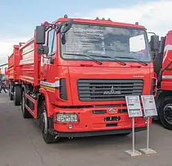 Ein MAZ-5550 mit Anhänger in Belarus, fotografiert 2019