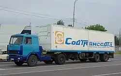 Ein MAZ-5432 mit Sattelauflieger (2009)