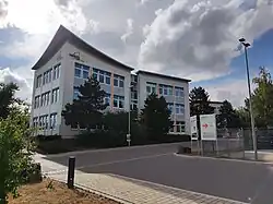 Ein Bürogebäude der Firma MEKRA Lang