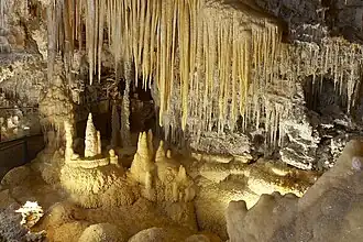 Tropfsteinhöhlenensemble in Südfrankreich