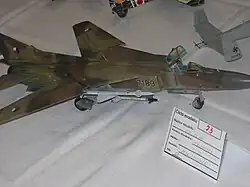 Modell einer Mikojan-Gurewitsch MiG-23 in 1:32 mit sehr fein detailliertem Cockpit