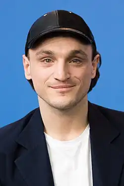 Franz Rogowski spielt Baileys neuen Freund Bird und Barry Keoghan ihren Vater Bug