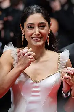 Regisseurin Julia Ducournau und die Haupt­dar­stellerin Golshifteh Farahani, die die Mutter spielt
