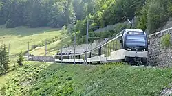 Doppelpendelzug der Montreux-Berner Oberland-Bahn (MOB) mit einem ABe 4/4 und einem Be 4/4