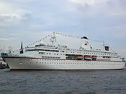 Letztes deutsches Hochseekreuzfahrtschiff Deutschland, 2015 auf die Billigflagge der Bahamas ausgeflaggt
