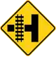 Zeichen W10-3L Bahnübergang neben T-Kreuzung