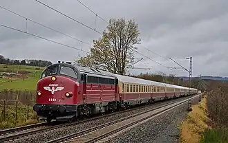 MY 1142 von Braunschweiger Bahn Service GmbH mit einem historischen Sonderzug auf der Dillstrecke bei Haiger