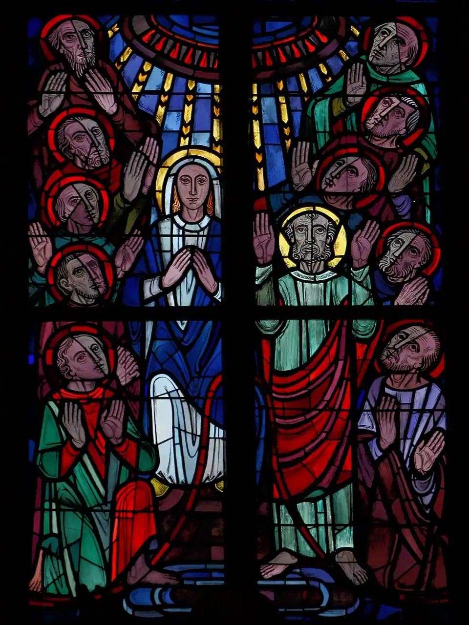 Maria als Patronin der streitenden Kirche (mittleres Chorfenster Mitte)