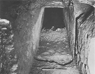 Der Gang zur überfluteten Grabkammer des Nacht