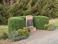 Gedenkstein am ehemaligen Gelände des KZ-Außenlagers in Mackenrode