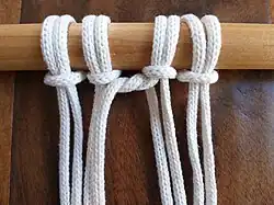 Stärkeren Halt als eine Verschränkung erzeugt ein halber Knoten.