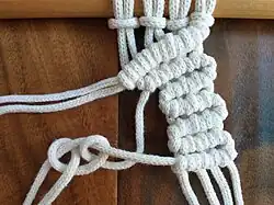 Der 3. und der 4. Faden werden hier…