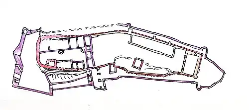 Grundriss: rot&nbsp;= romanischer Kernbau; braun&nbsp;= gotische Erweiterungen (14.&nbsp;Jh.); violett&nbsp;= Erweiterungen im 15.&nbsp;und 16.&nbsp;Jh.
