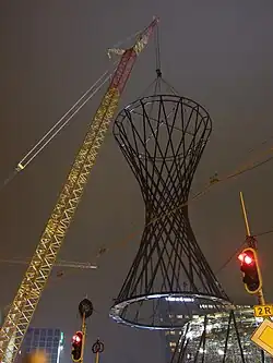 30.&nbsp;Januar 2011: Das Oberteil wird aufgesetzt