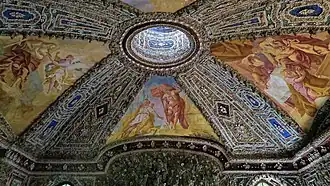 Kuppel mit Gemälden