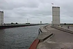 Auf der Kanalbrücke