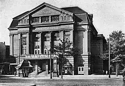 Vor dem Zentraltheater