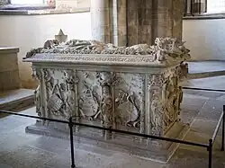 Edgitha-Sarkophag am Chorumgang