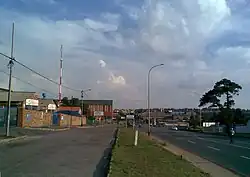 Main Reef Road – eine wichtige Straße, die die Vororte mit dem Stadtkern verbindet