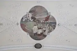 Schwebende Hostie über der Erdspalte