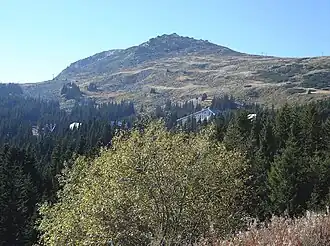 Gipfel des Malak Resen mit der Stenata-Ski-Abfahrt auf der rechten Seite und Aleko im Vordergrund.