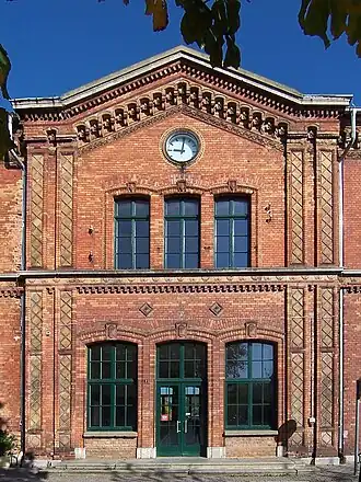 Saniertes Bahnhofsportal