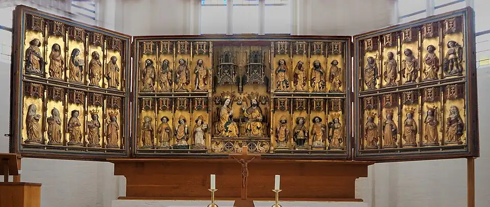 Schauseite mit geöffneten Innenflügel