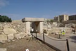 Rekonstruierter Eingang zum Tempelbezirk