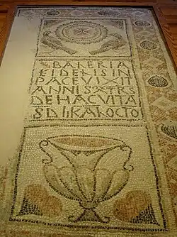 Bodenmosaik mit Grabschrift der Baleria