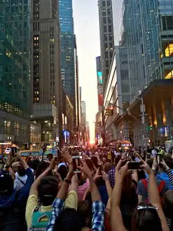 Manhattanhenge in der 42nd&nbsp;Street am 12.&nbsp;Juli 2016