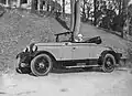 Manja Tzatschewa am Steuer ihres Horch-Cabriolets (Alexander Binder, 1928)