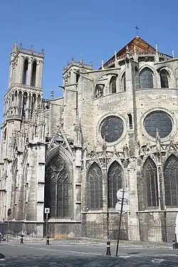 Runde Abschlüsse von Hochchor und Empore bzw. Umgang, Kapellen hochgotisch