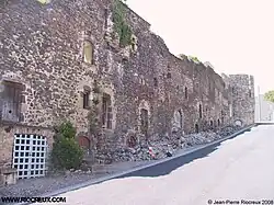 Mareugheol, nördliche Front der Befestigungsanlage des mittelalterlichen Dorfes