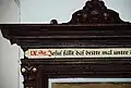 Jeſuſ und daſ&nbsp;statt Jeſus und das (Schrift auf einer Kreuzwegtafel in der Höllerhanslkapelle in Marhof, Steiermark)