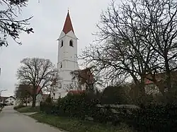 Die Kirche im Dorf