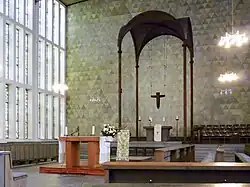 Ziborium im modernen Kirchenbau: Maria Hilf in Frankfurt am Main