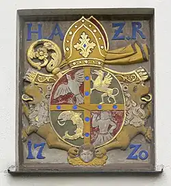 Wappen des Reichsabtes Hermann Vogler am Kirchhof von Maria Steinbach (1720)