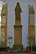 Marienstatue vor der Wallfahrtskirche Höchstberg