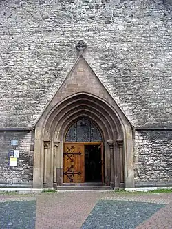 Früh- bis hochgotisches Westportal