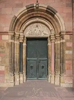 Marktportal des Mainzer Doms; auf den Bronzetüren eingraviert das Freiheitsprivileg für die Mainzer Bürger