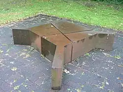 Marler Kreuzstück (1989/90). Skulpturenmuseum Glaskasten Marl