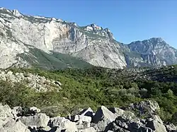 Die hügelartige Landschaft in den Marocche