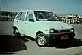 Maruti 800 mit Kennzeichen für Mietwagen