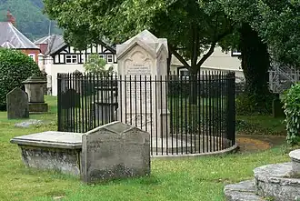 Gedenkstein auf dem Friedhof von St. Collen