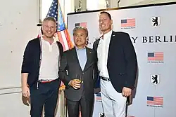 Jong Bum-goo (Mitte)