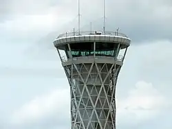 Flugverkehrskontrollturm