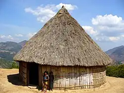 Typische Mambai-Hütte im Norden Ainaros