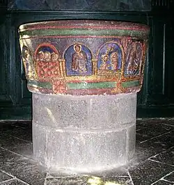 Taufbecken in der Kirche