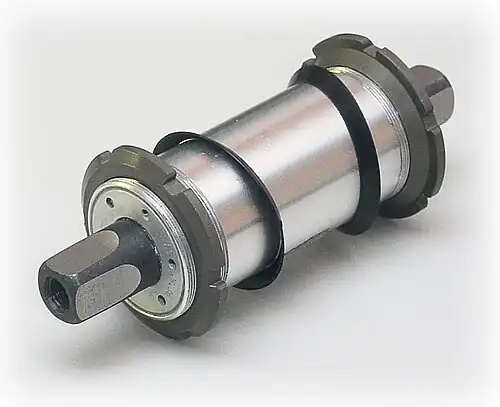 Reparaturlager von Mavic für beschädigte BSA-Gewinde, die Befestigung geschieht hier über ein Gewinde auf der Lagerpatrone[33]