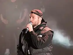 Max Korsch während eines Konzertes in Warschau 2018